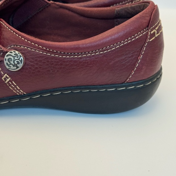 Clarks Ashland Loop Moccasins Womens Size 7.5M Burgundy Textured Leather Loafers - Picture 4 of 16
